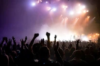Tips Aman dan Nyaman ke Konser Musik Agar Tragedi JKT 48 Tak Terulang